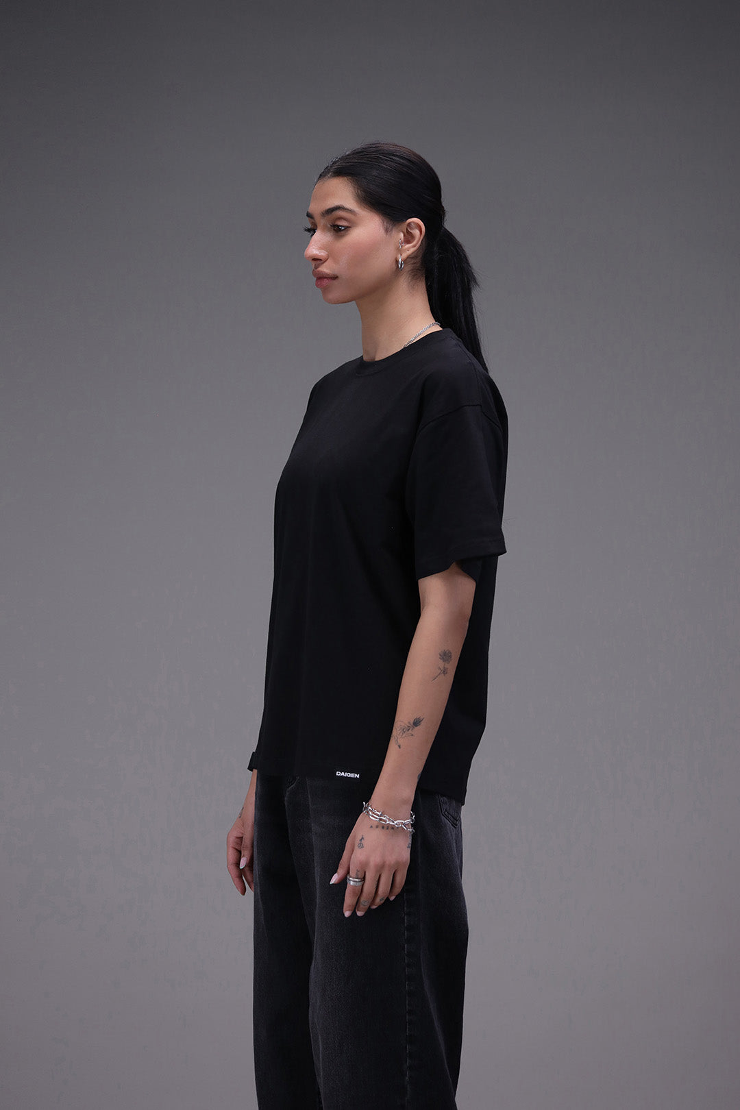 Daigen Boxy Fit T-Shirt Pakistan | Black T-shirt | Oversized Graphic Tees ...