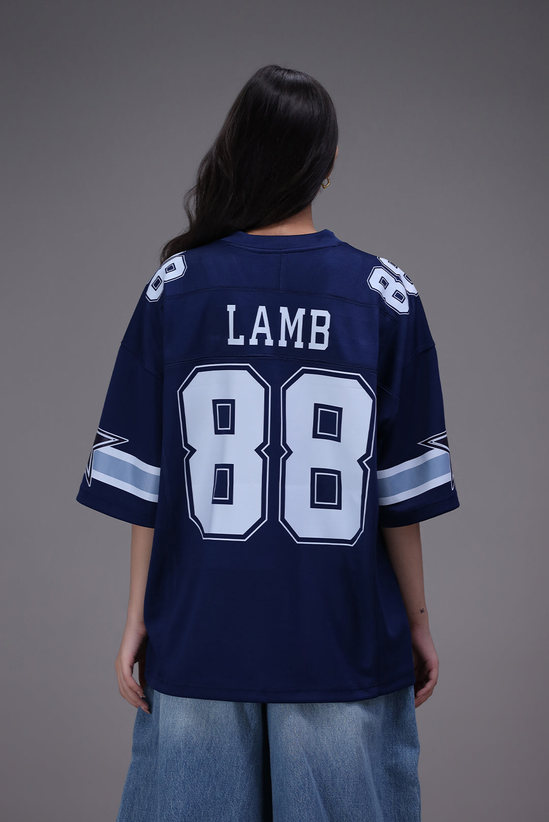 Cowboys jersey back female model oversized fit